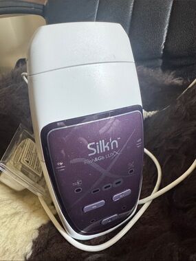 Silk'n Flash&Go LUX Purple and White Hair Removal Device